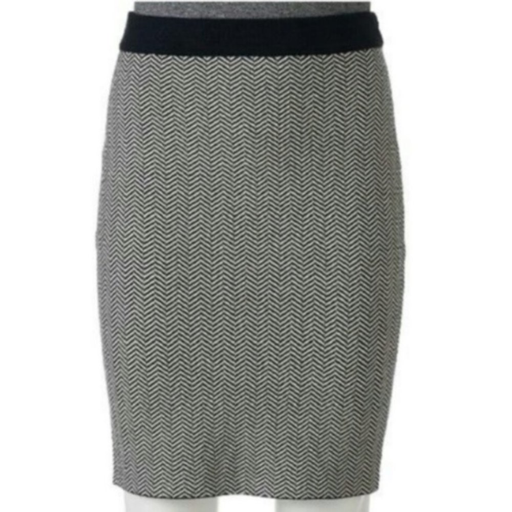 Elle Black/white Chevron/Herringbone skirt M